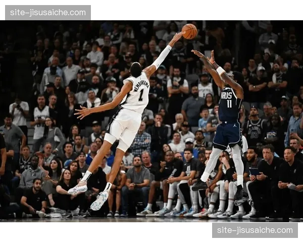 马刺战术执行率持续提升，文班亚马卡斯尔内外连线效果显著